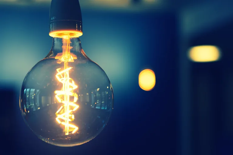 Villanykörte mint az otthoni áramfogyasztás és energiatakarékosság jelképe
